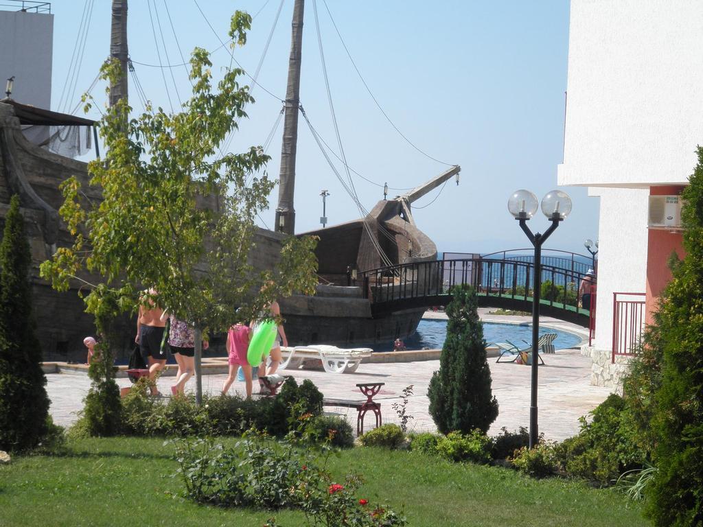 Private Apartments In Privilige Fort Beach Elenite Exterior photo