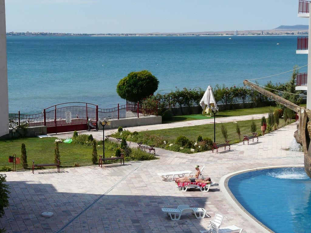Private Apartments In Privilige Fort Beach Elenite Exterior photo